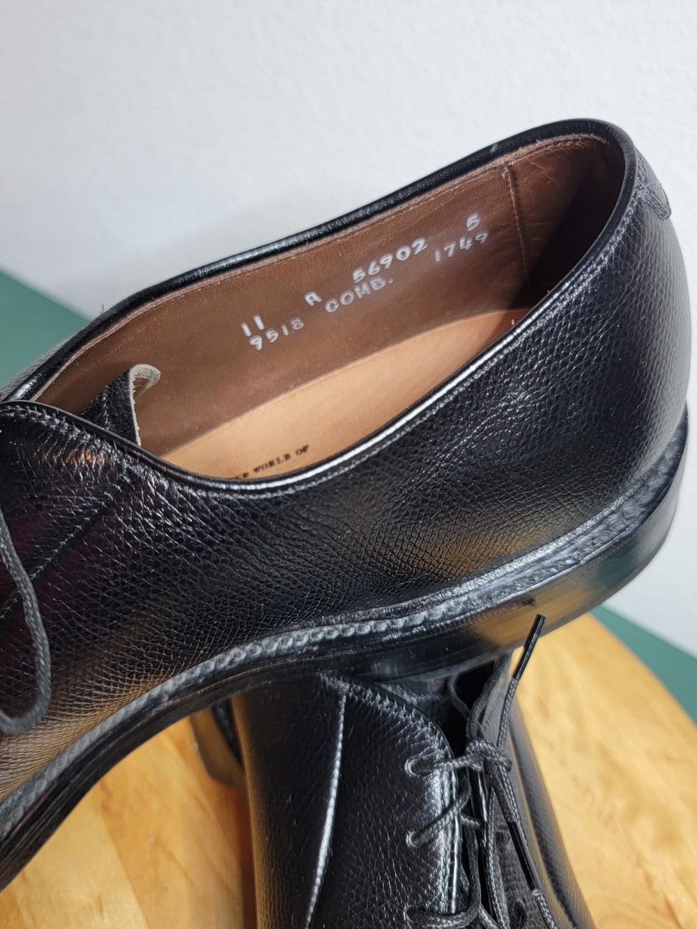 Allen Edmonds Black Pebbled Leather Oxfords 11A